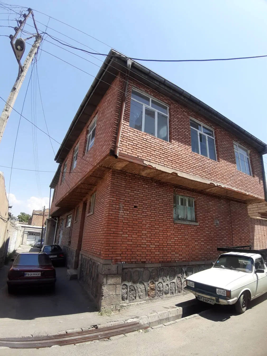 خانه مسکونی ۲طبقه در کوچه صاتیلو