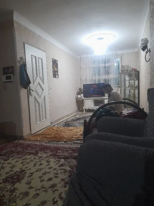 دنبال‌هم‌خونه‌خانم‌هستم
