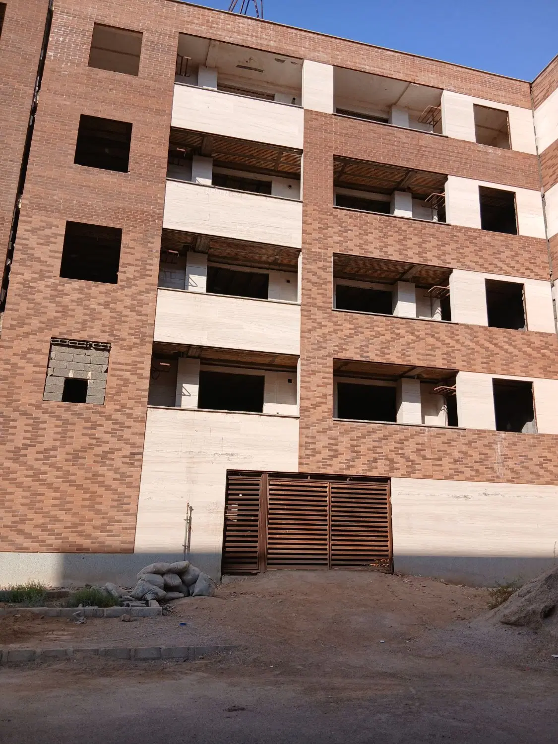 فروش واحد ۹۶متری سپیدار