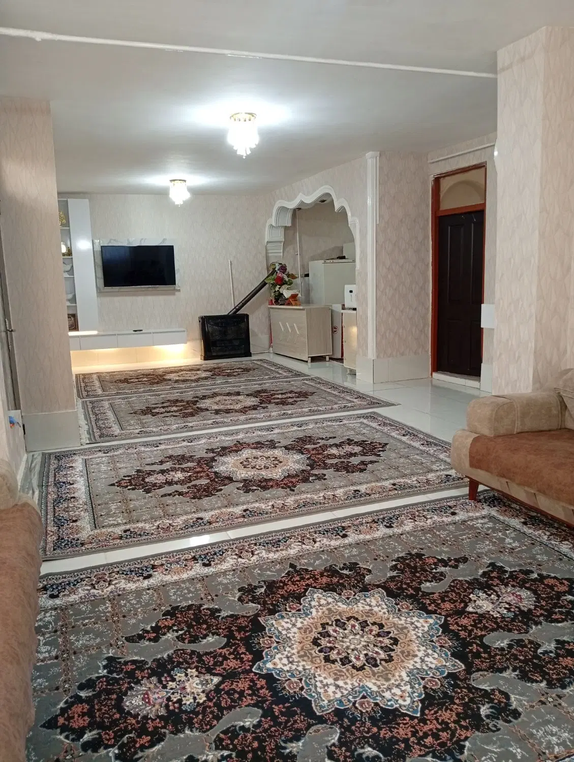 خونه ۱۴۰ متری با مغازه