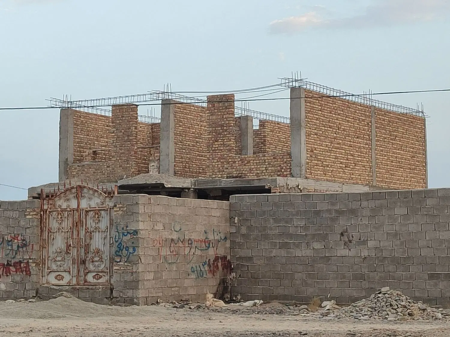 خونه ویلایی دوطبقه نیمه کاره