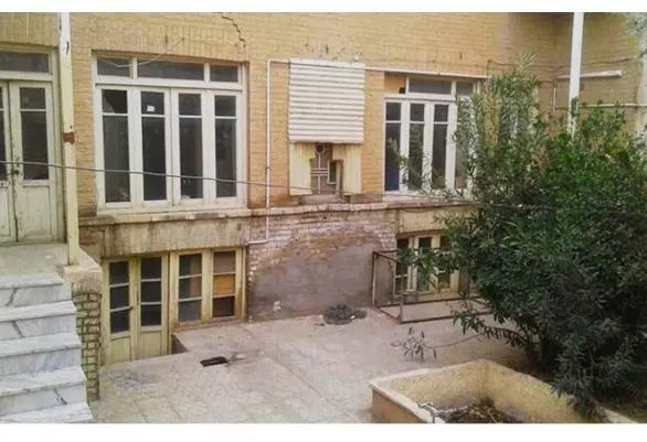 خانه قابل نشیمن دو طبقه در مرکز شهر