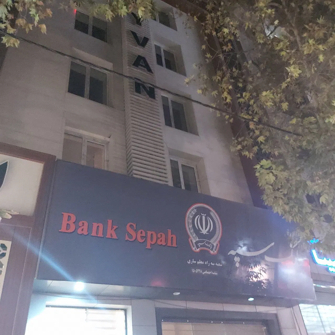 دفترکار شیک ۷۸_۵ متری با سند تجاری بر اصلی طالقانی