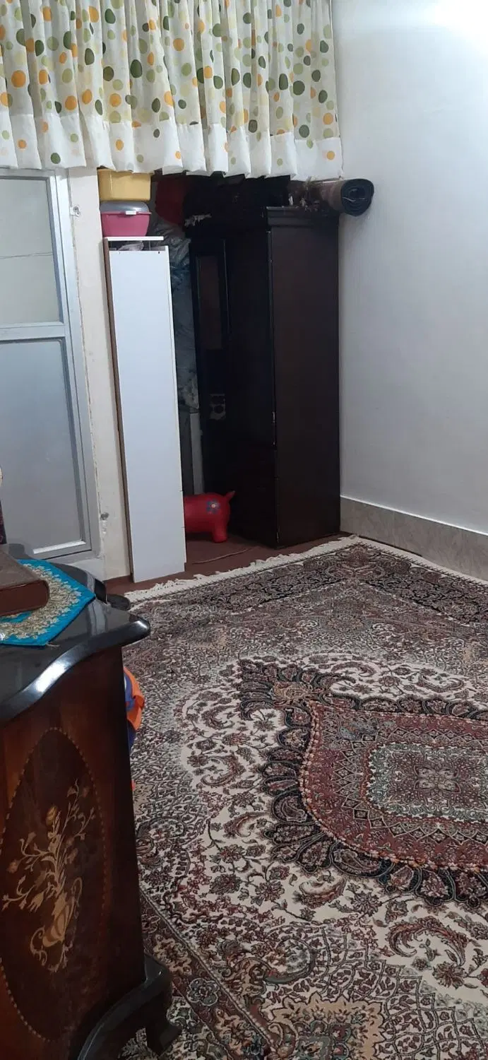 ویلایی شهرک ولیعصر بلوار انقلاب‌، انقلاب1