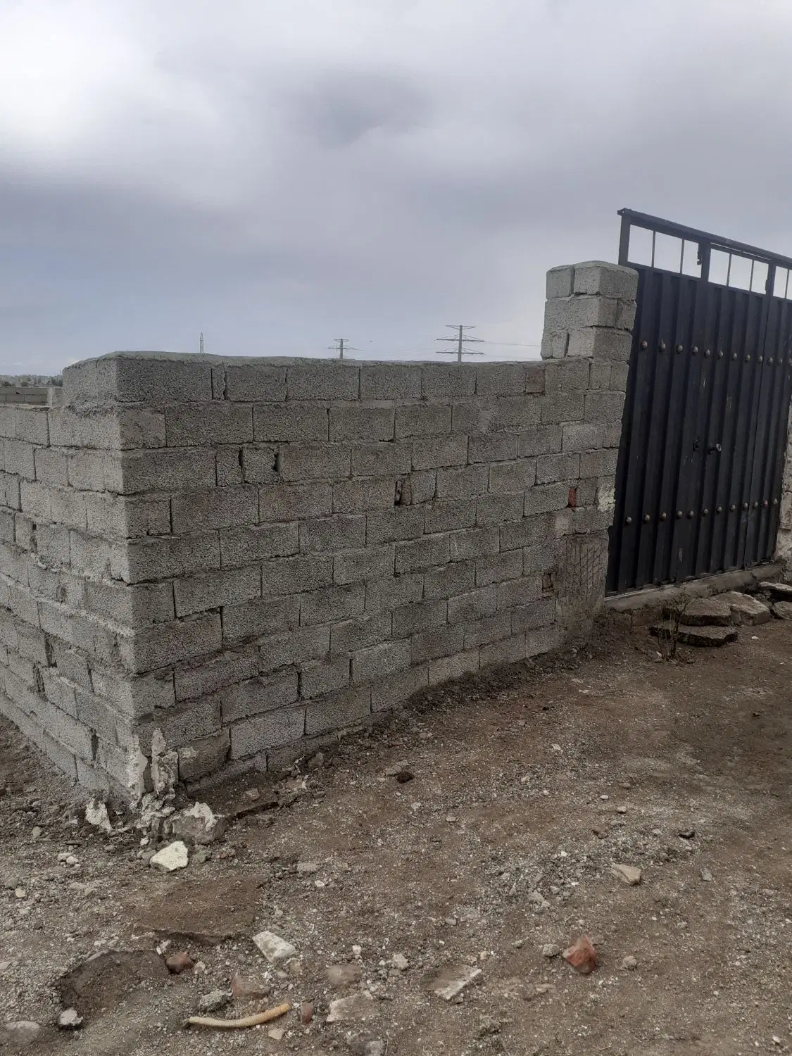 زمین  حصار شده در شهرک زیبا