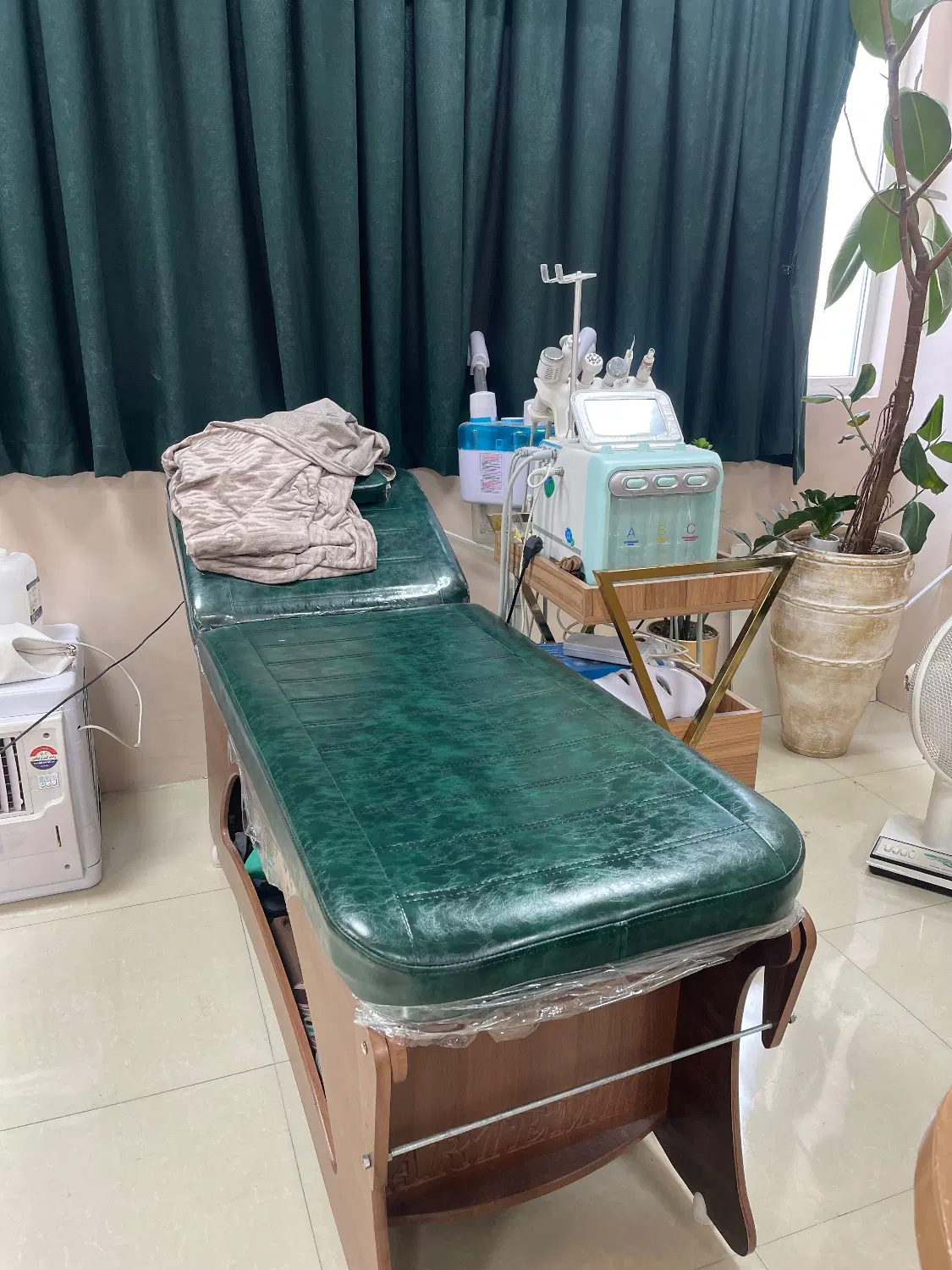 اجاره میز ناخن و تخت مژه و صندلی رنگ