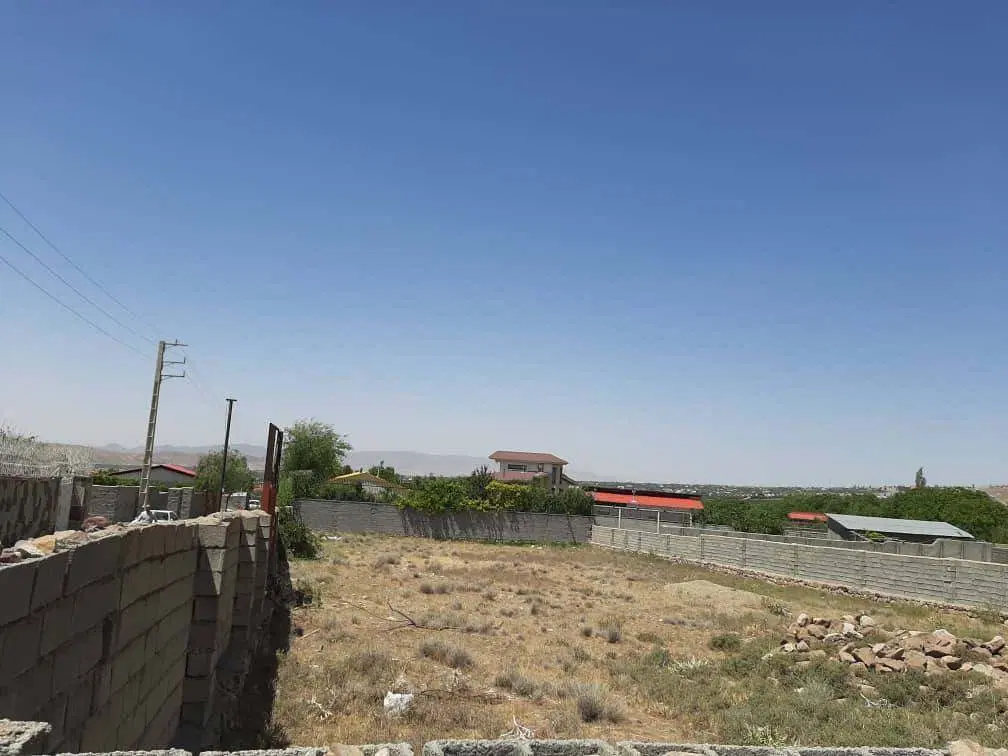 زمین۲۰۰۰ متری سنددار_برجاده اصلی فیروزکوه(سربندان)