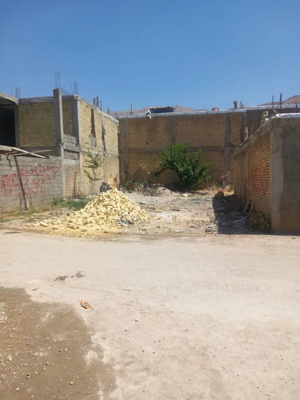 زمین فروشی