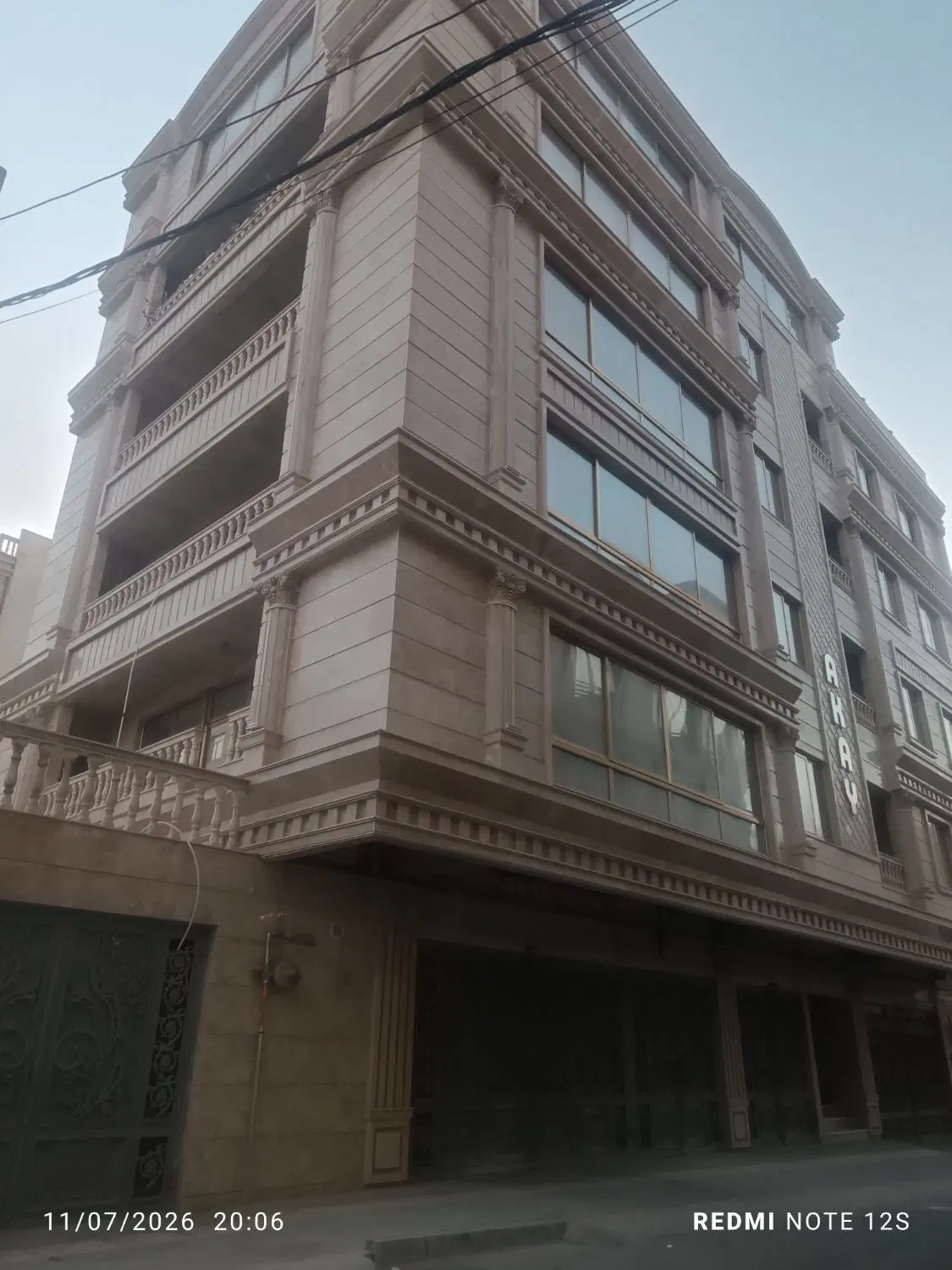 منزل مسکونی 3 نبش ،متراژ بالا، برای ساخت و ساز