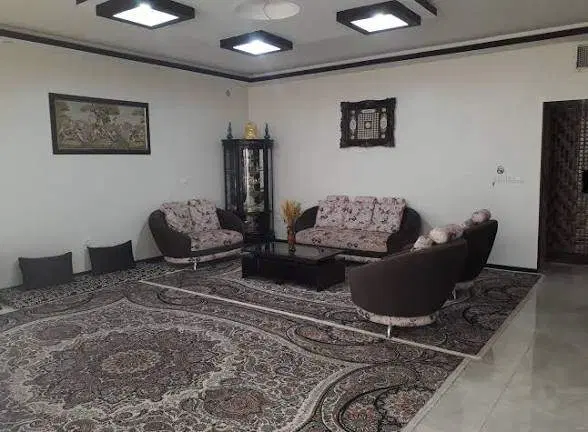 دنبال همخانه خانم فوری