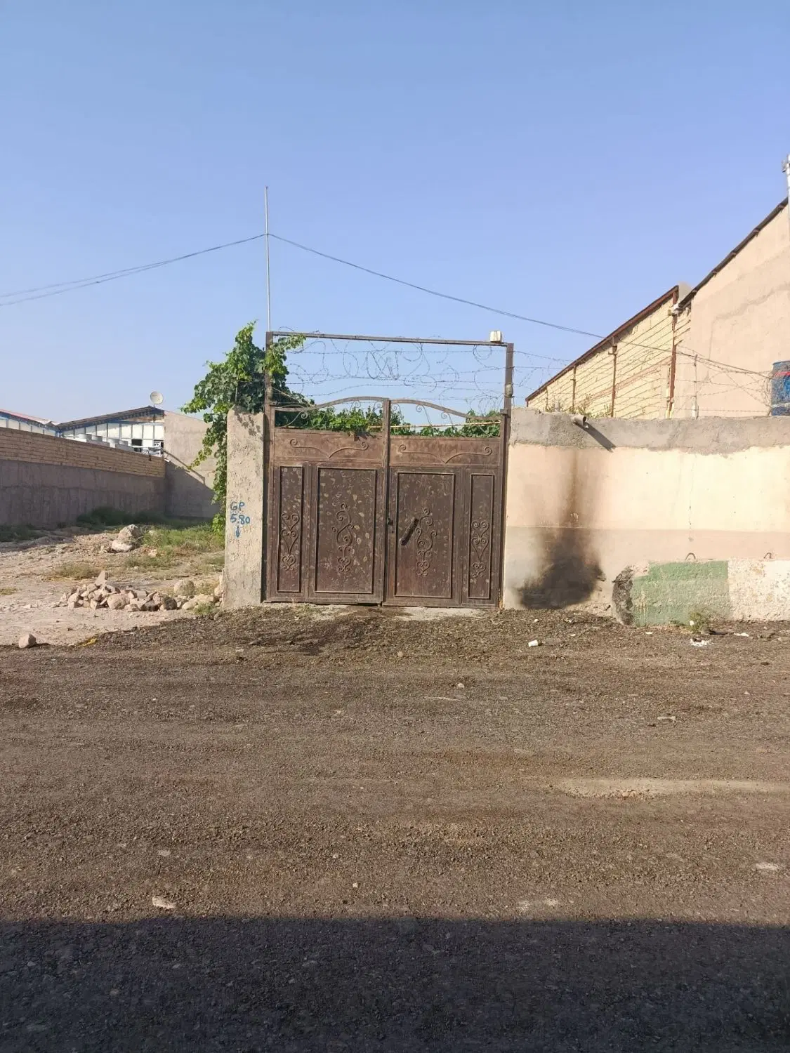 حصار خالی ۲۱۰متر