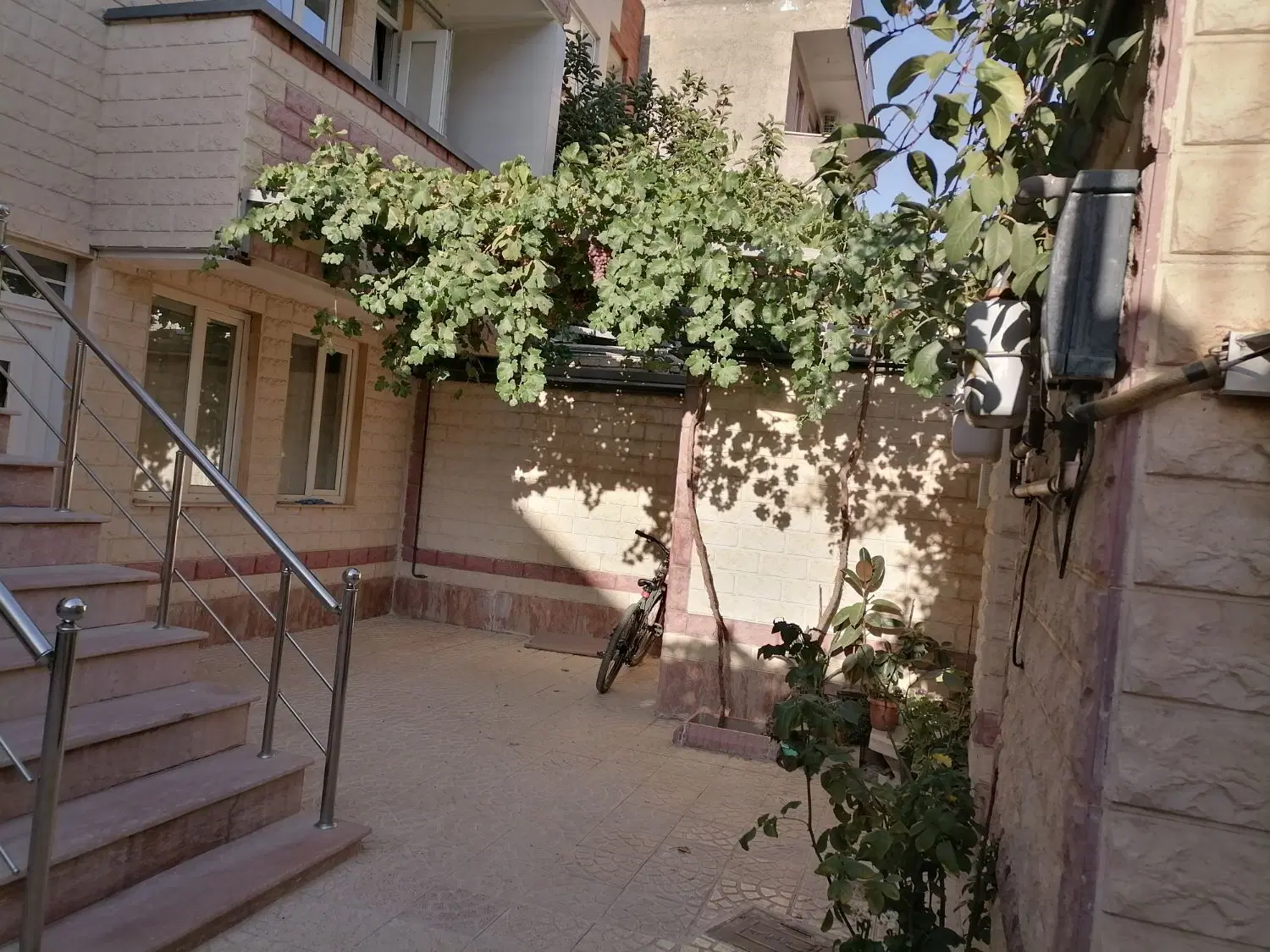 اجاره سرویس مسکونی راه جدا در باغبان نوین یک
