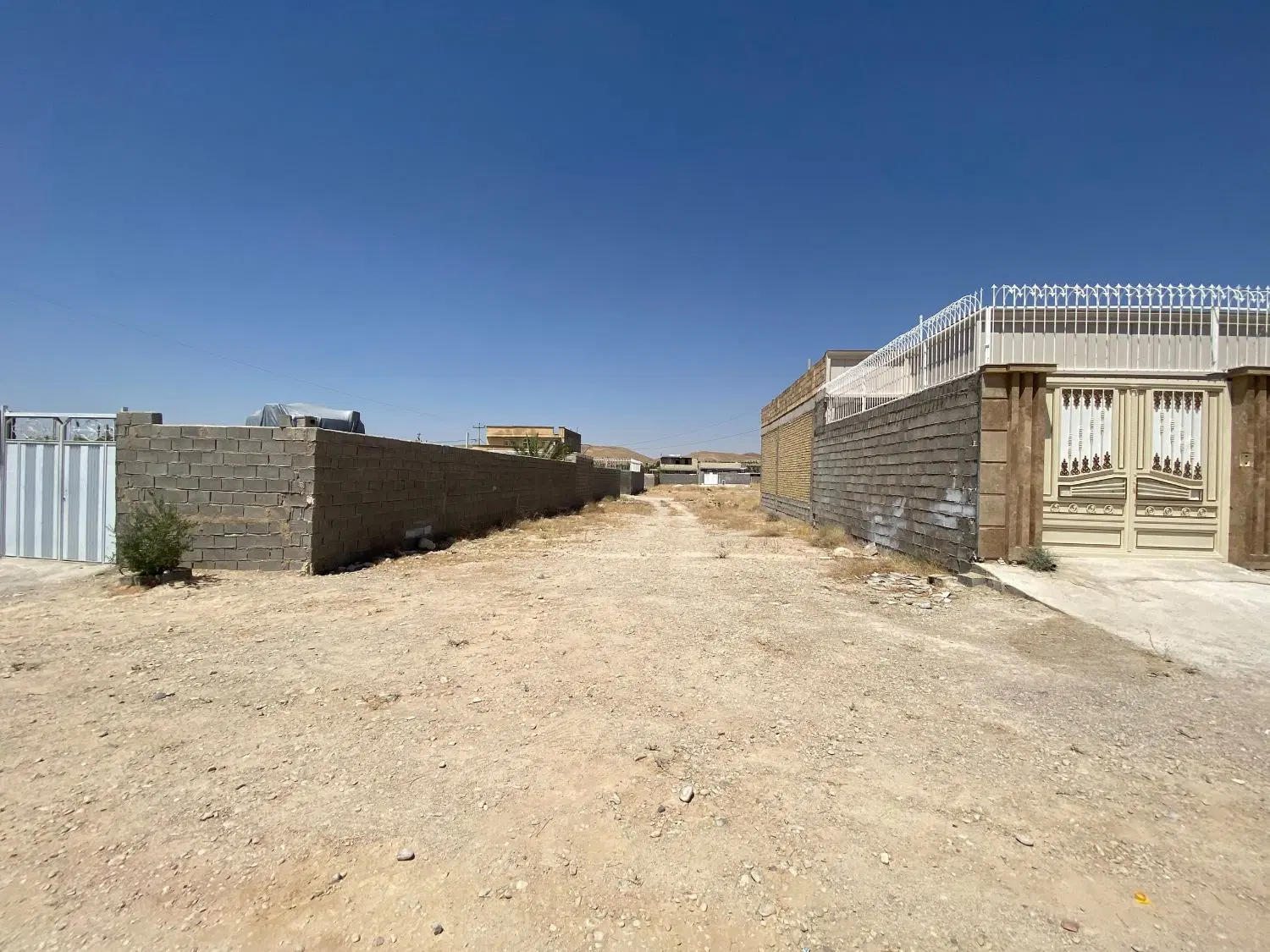 فروش یک قطعه زمین در به حیاط شهرک گلستان