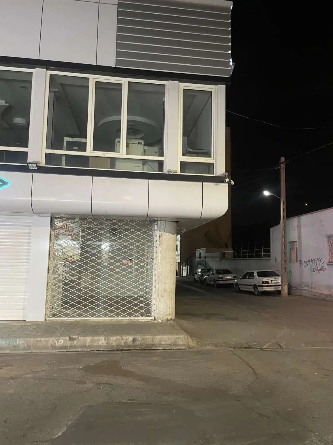 یک باب مغازه واقع در خیابان  صائب 3