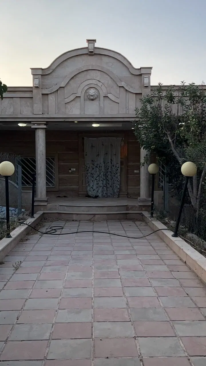 ۱۰۰۰مترباغ ویلابابنای۱۸ساله