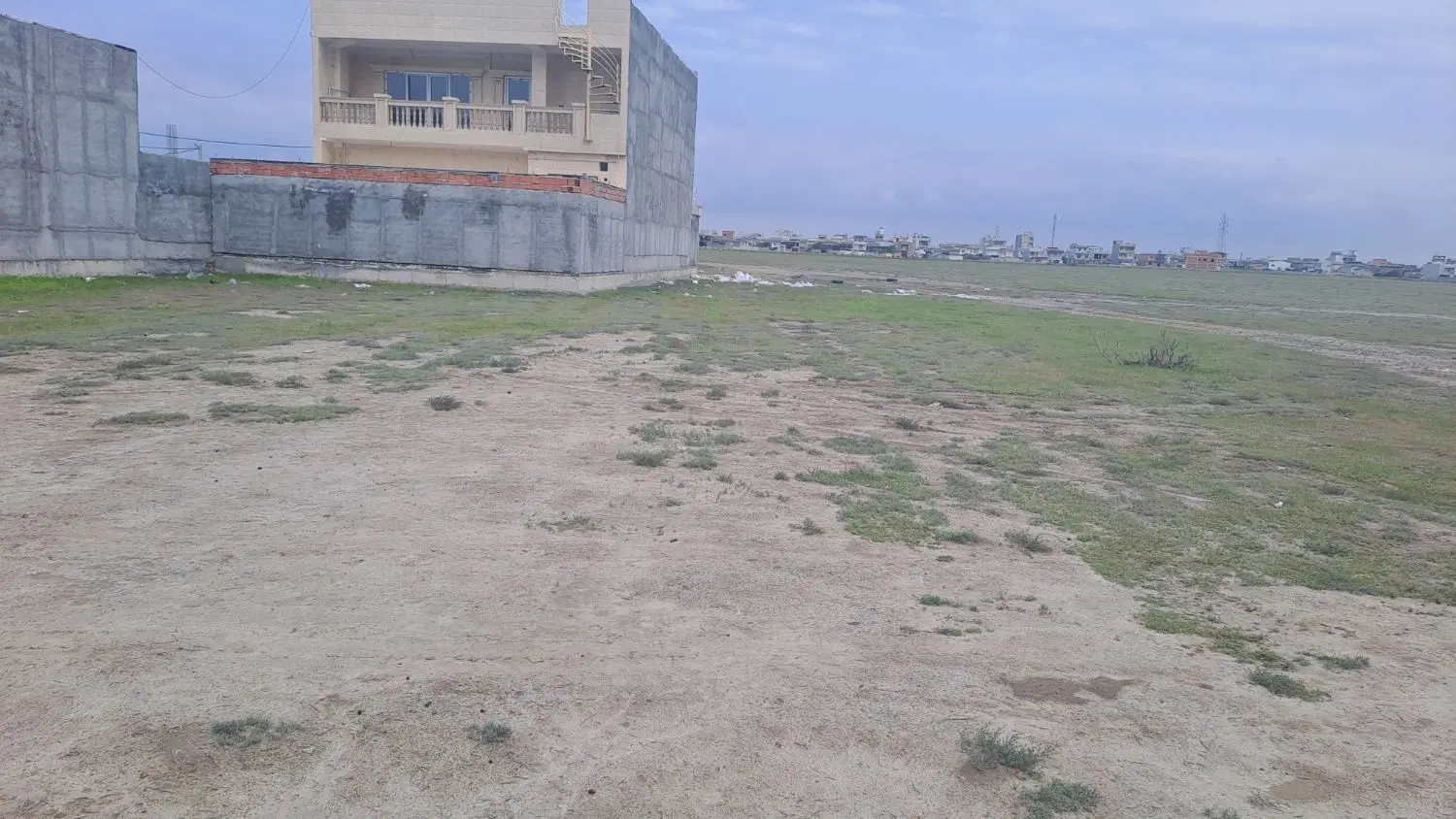 زمین فروشی