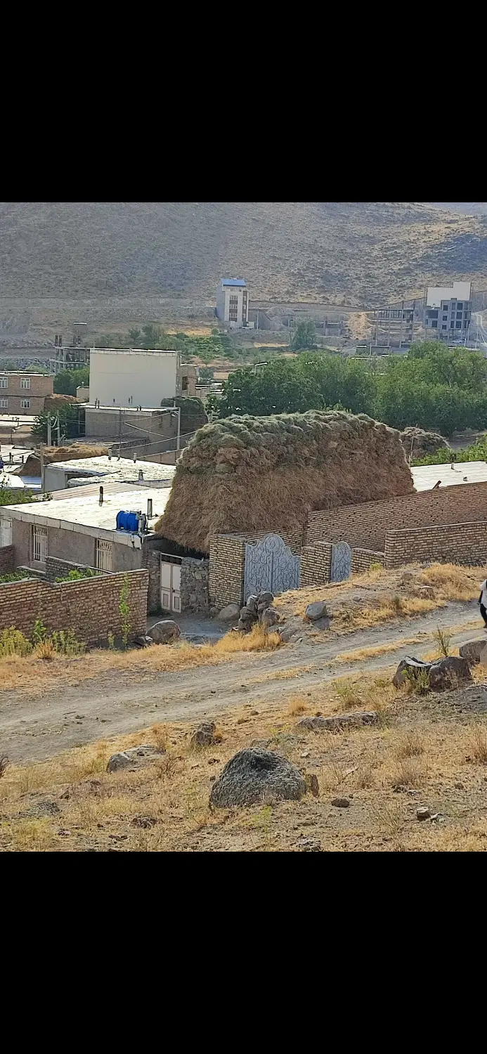 زمین پایین کوه