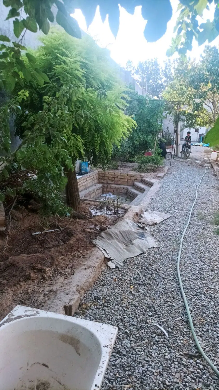 باغچه چهار دیواری