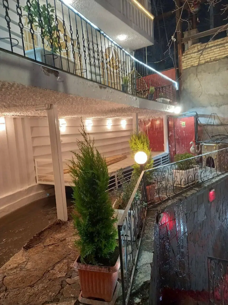 باغ ویلا حاشیه ابرده