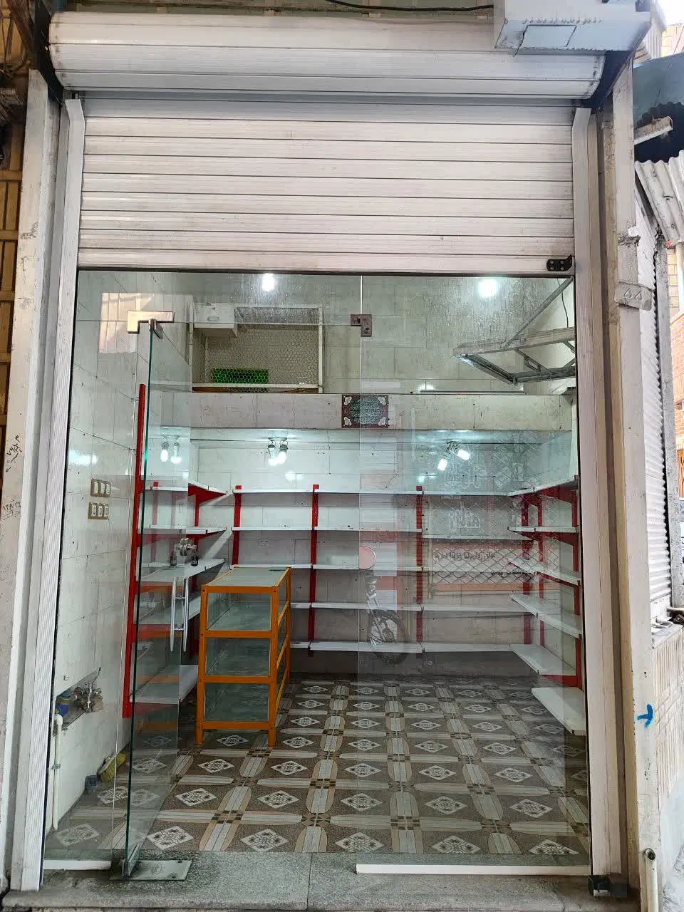 میدان ساعت_ ۱۲ متر_ مغازه تجاری