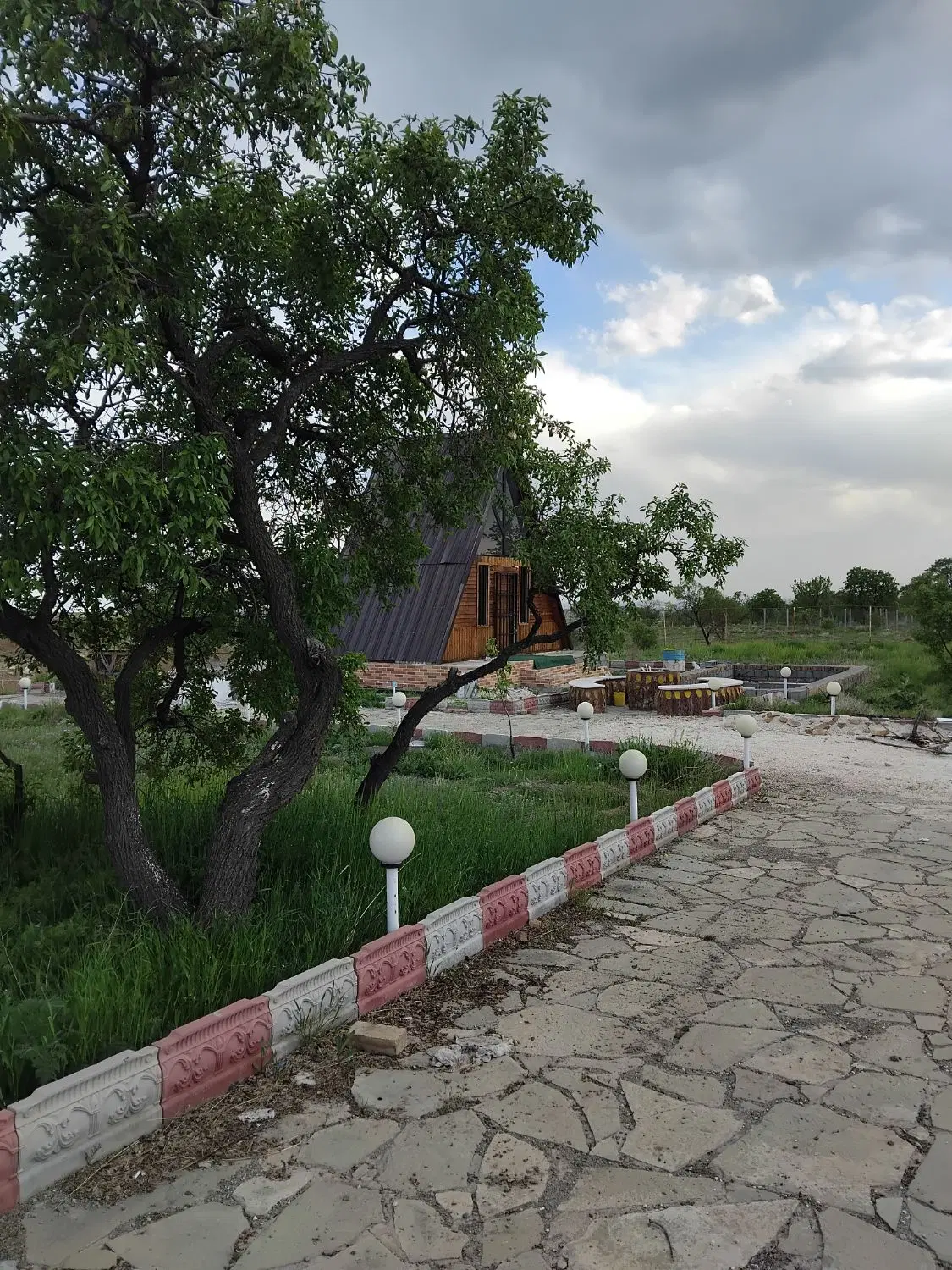 باغ ویلای ۲۷۶۱ متری دارای کلبه سوئیسی (مالک هستم)