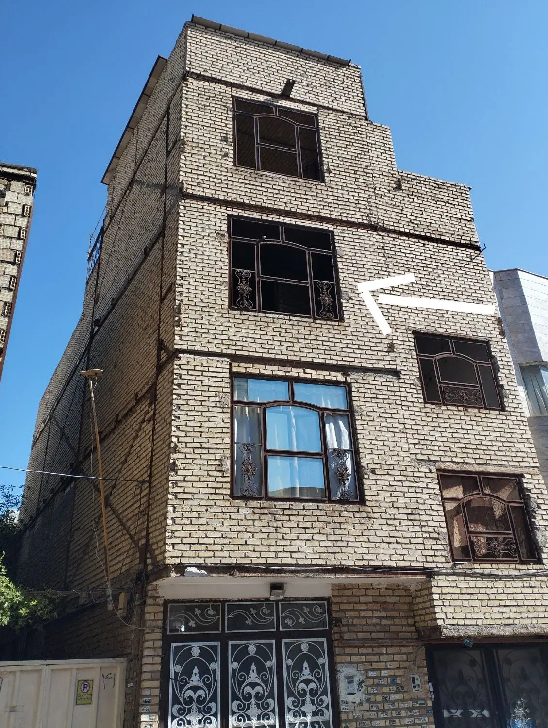 فروش واحدنیمه سازطبرسی شمالی بهترین لوکیشن منطقه۴