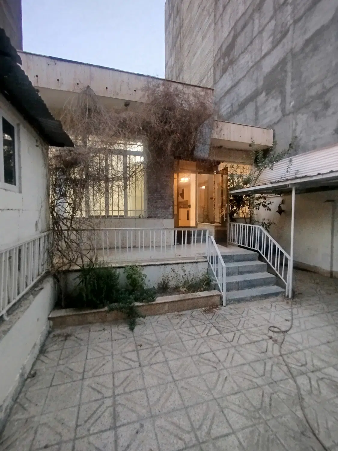 561متر زمین مسکونی در طاهری سناباد 12