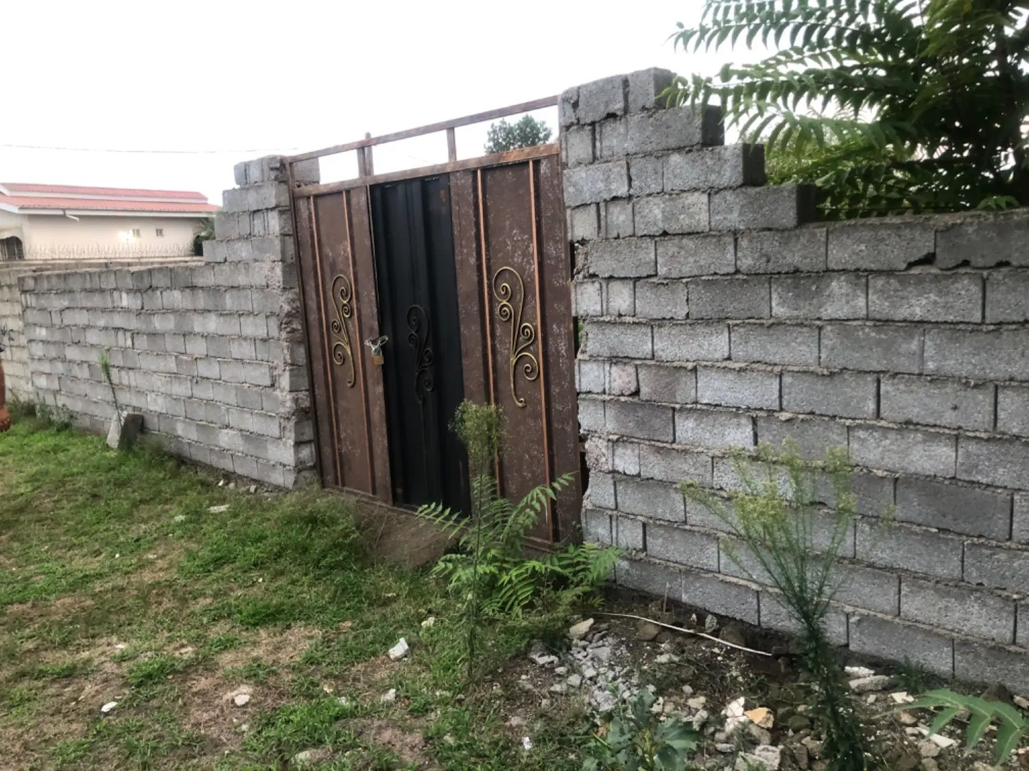 ۲۲۰متر کاربری مسکونی سنددار چمخاله مستقیم از مالک