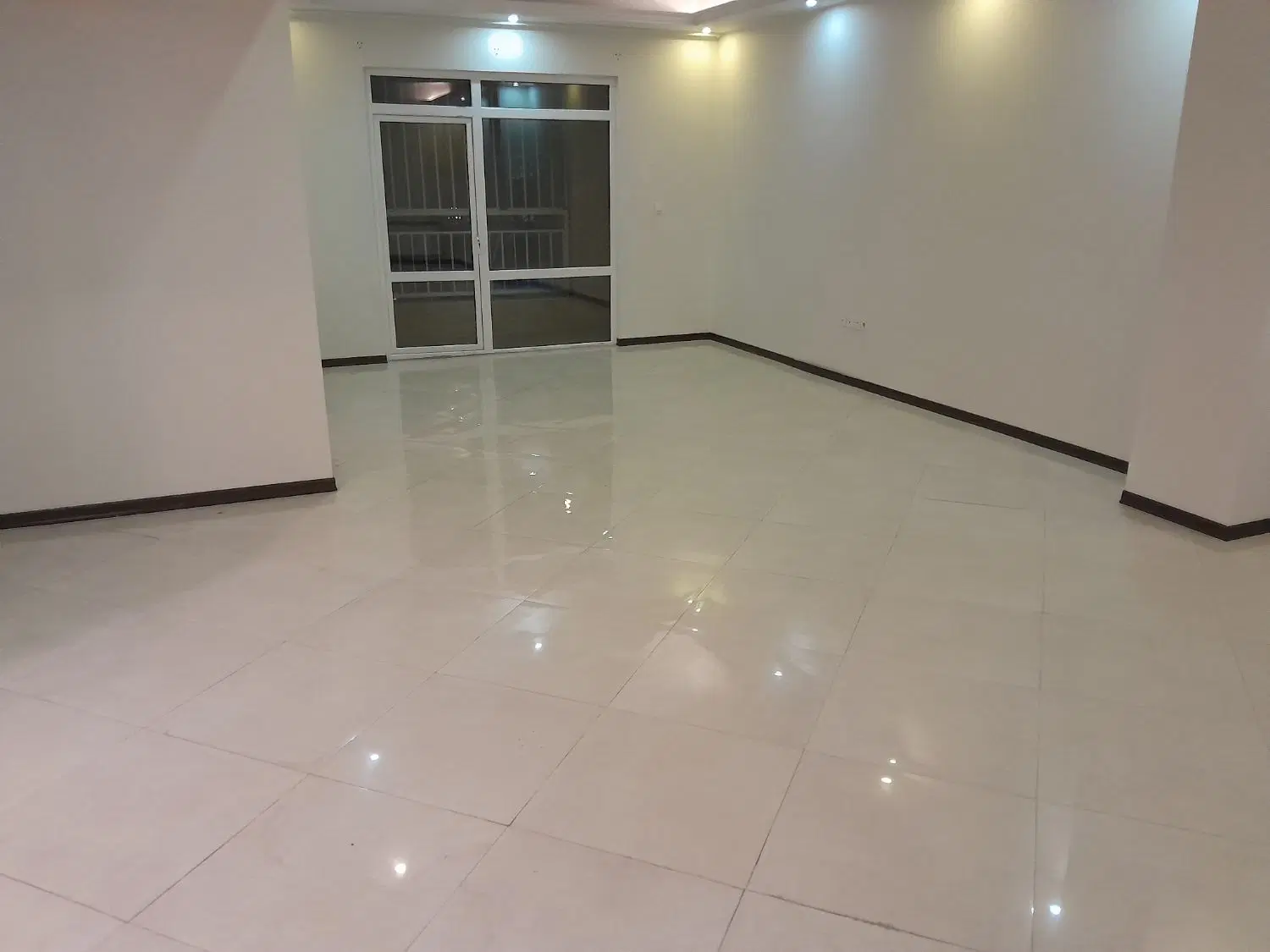 گلها خ مرداد 100متر دو خواب با امکانات 16ساله