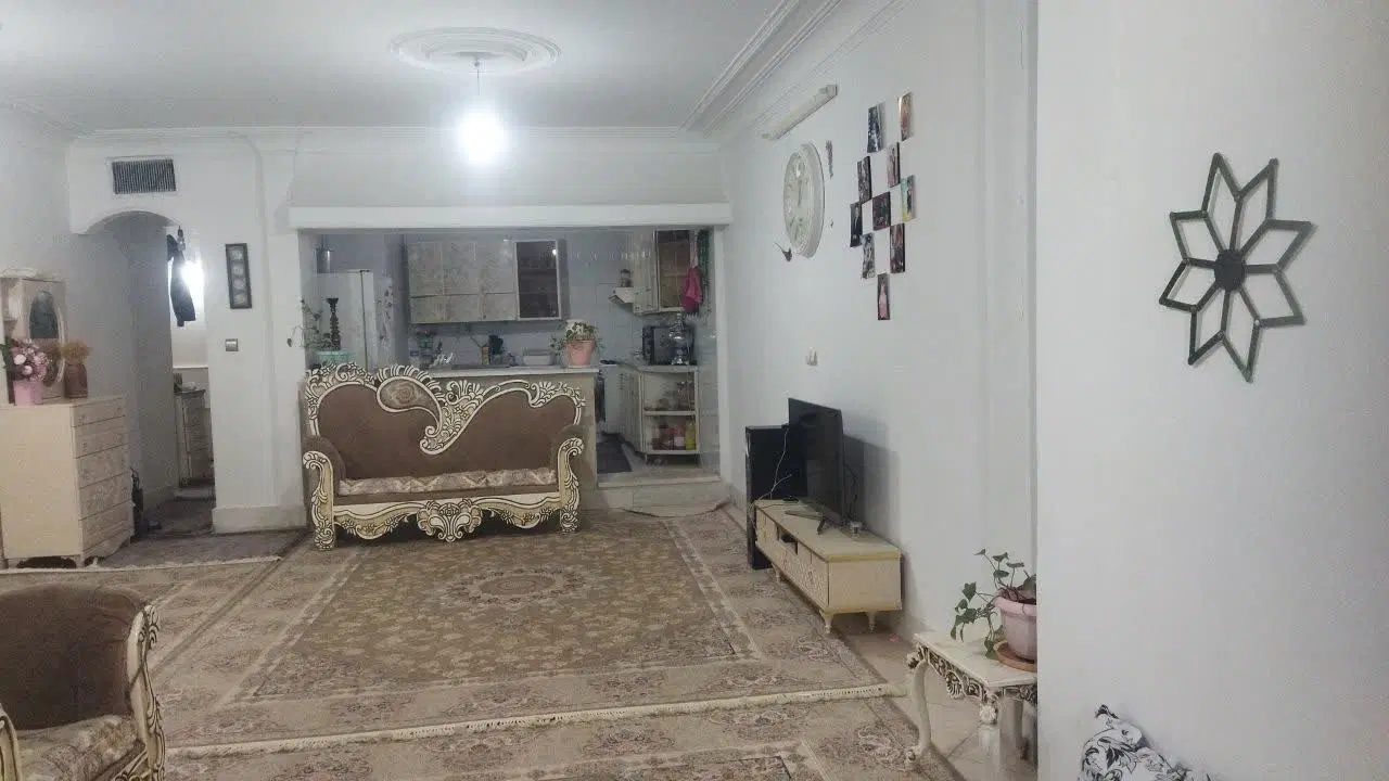 یک واحد آپارتمان واقع در خیابان زنجانی
