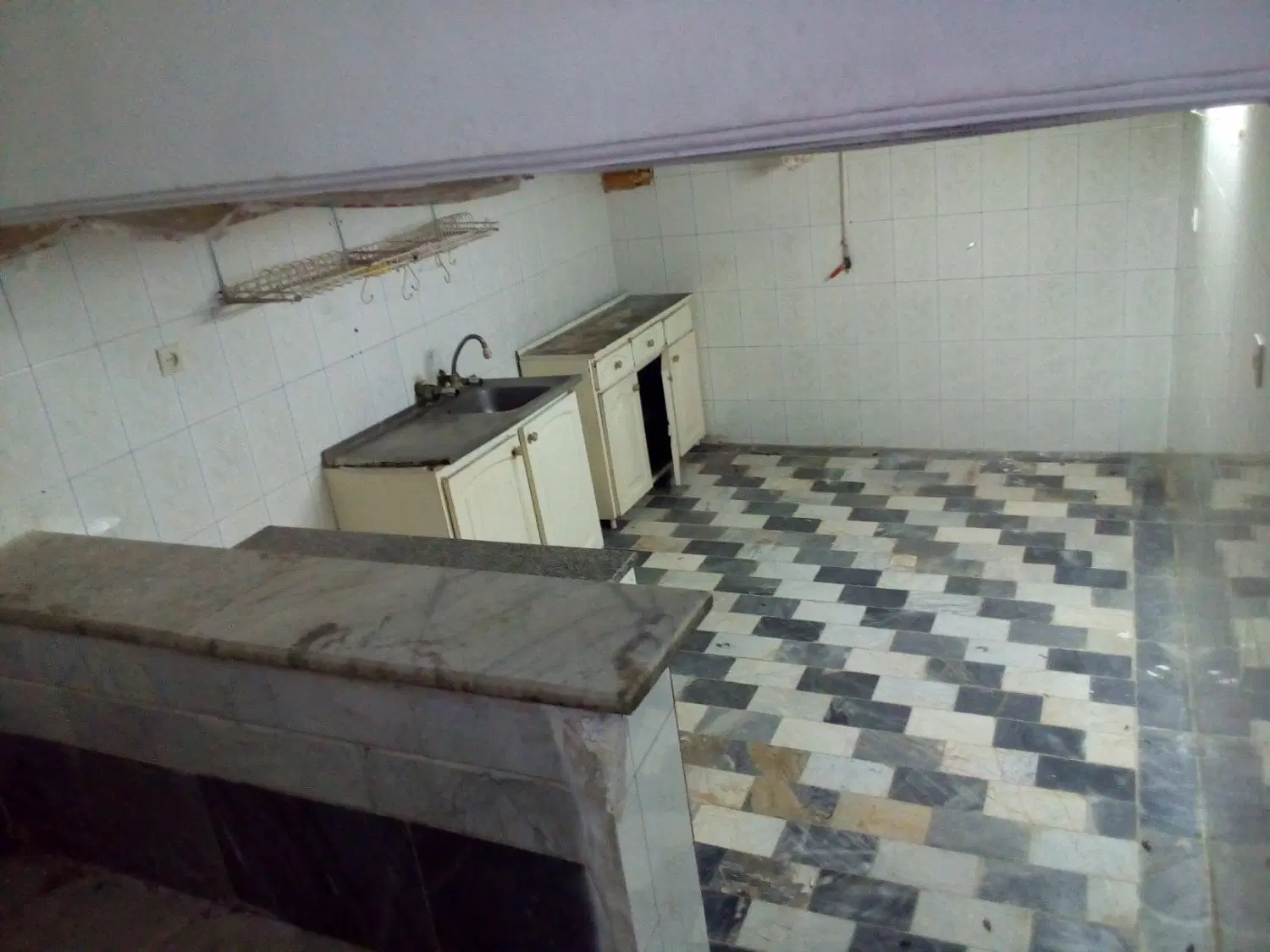 زیرزمین ۹۰ متری دربست