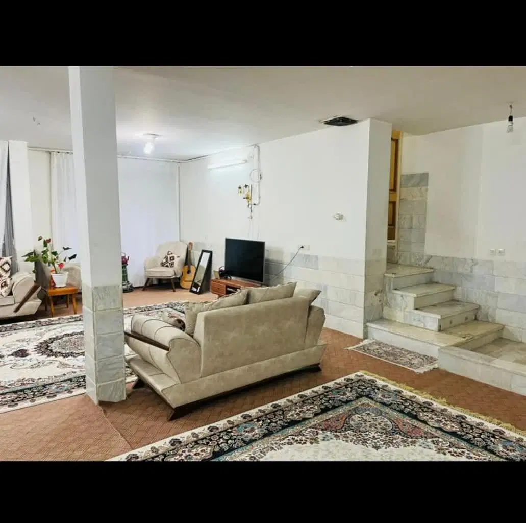 اجاره یک طبقه حیاط دار