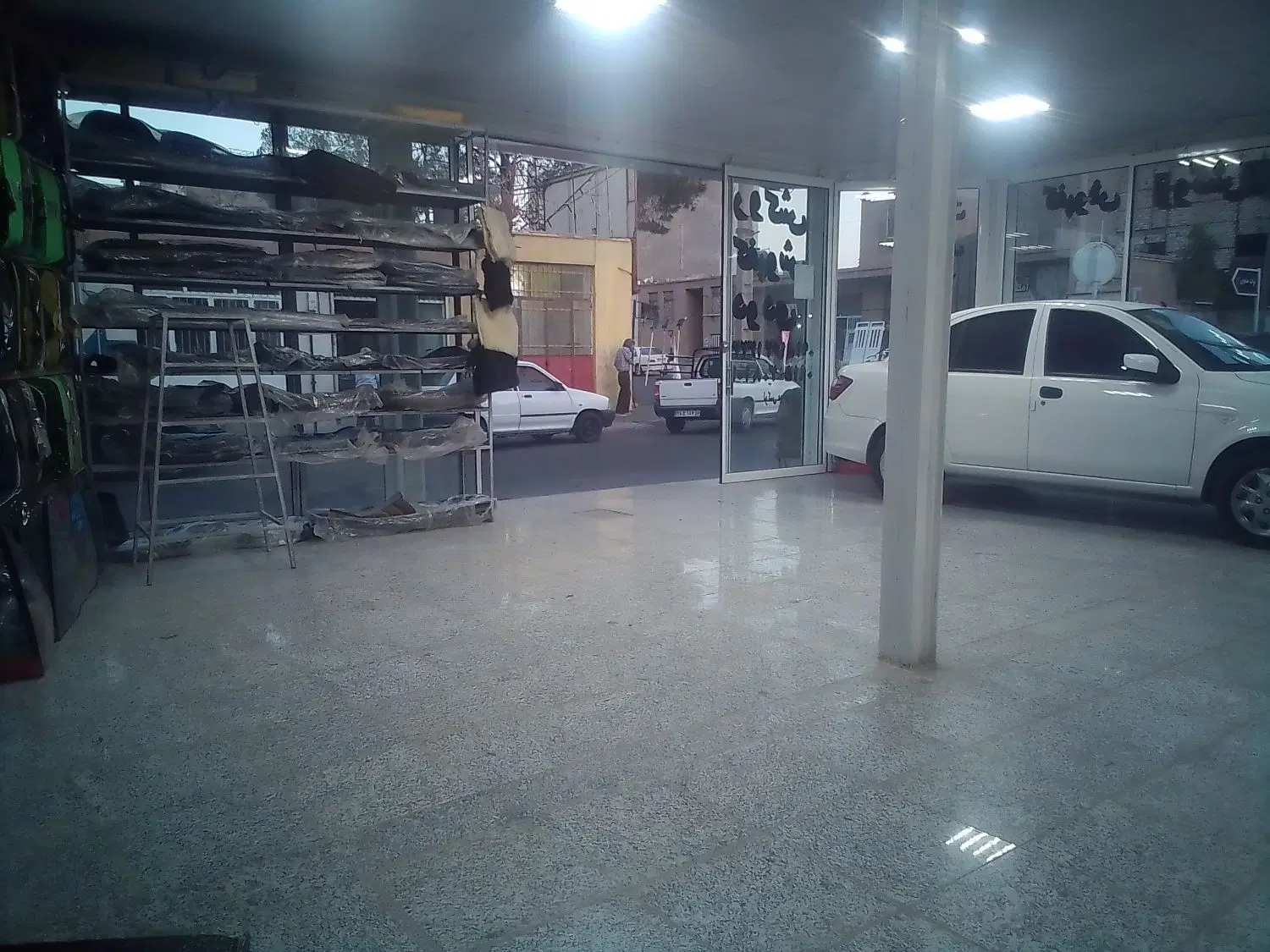 اجاره سوییت تک خواب بالای مغازه