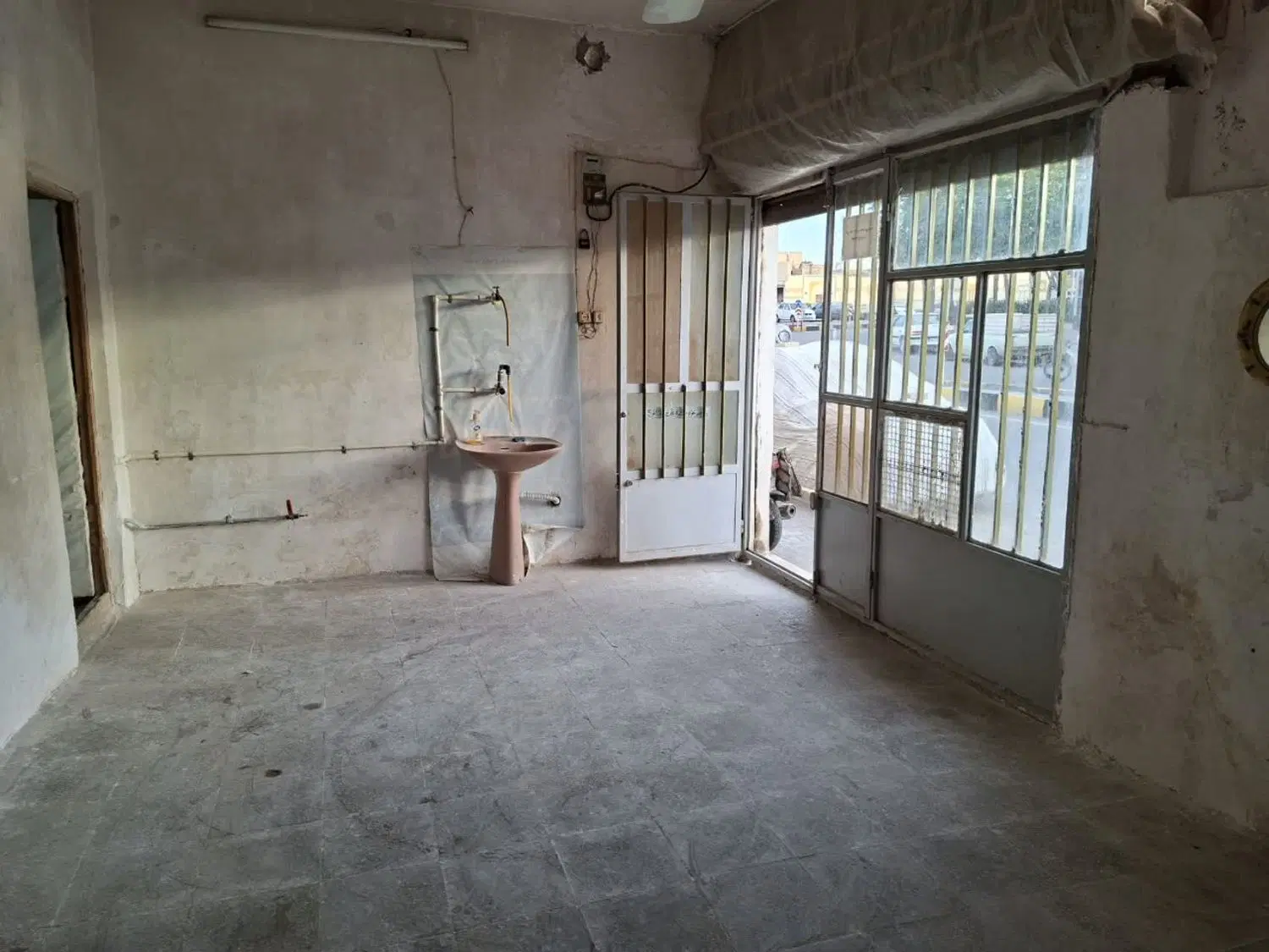 مغازه ۲۰ متر بحر خیابان + ۱۳ متر انباری