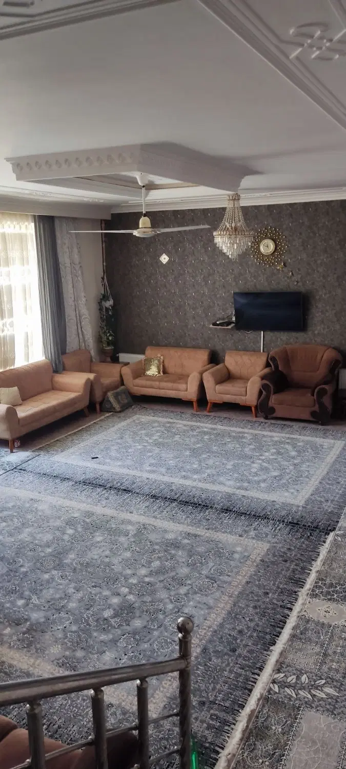 مجومرد ۲۱۶مترزمین ۳۰۰متر زیر بنا در ۲_۵ طبقه