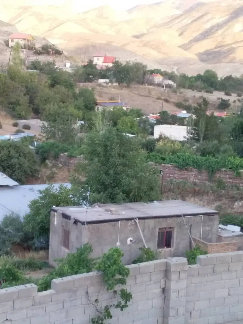 نظراباد ۴۰۰ متر زمین
