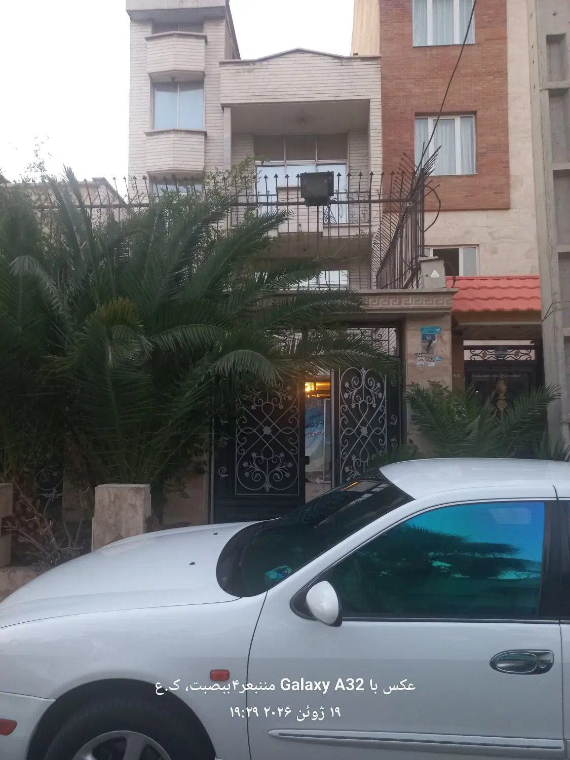 فروش سه طبقه آپارتمان با موقعیت تجاری