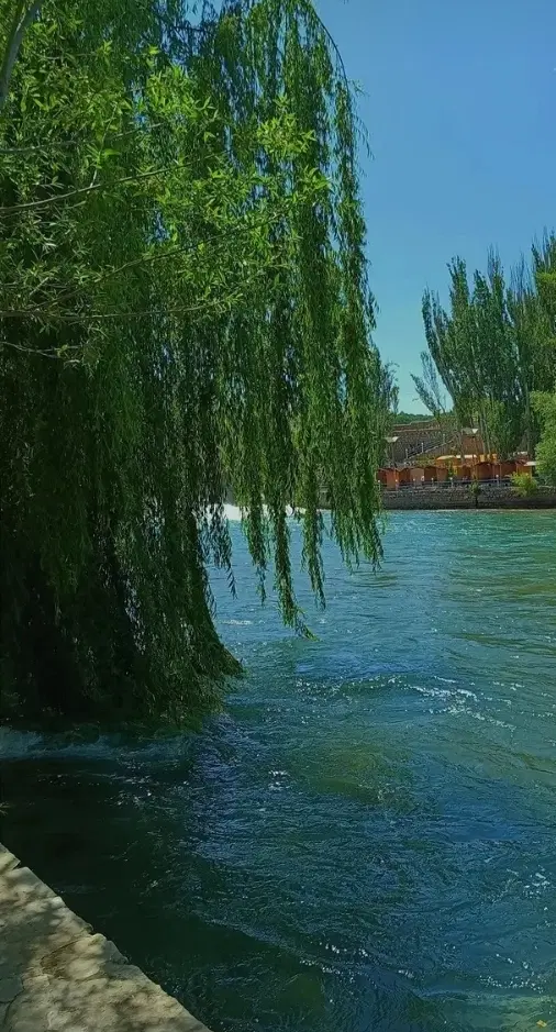 باغ و زمین مشرف به رودخانه