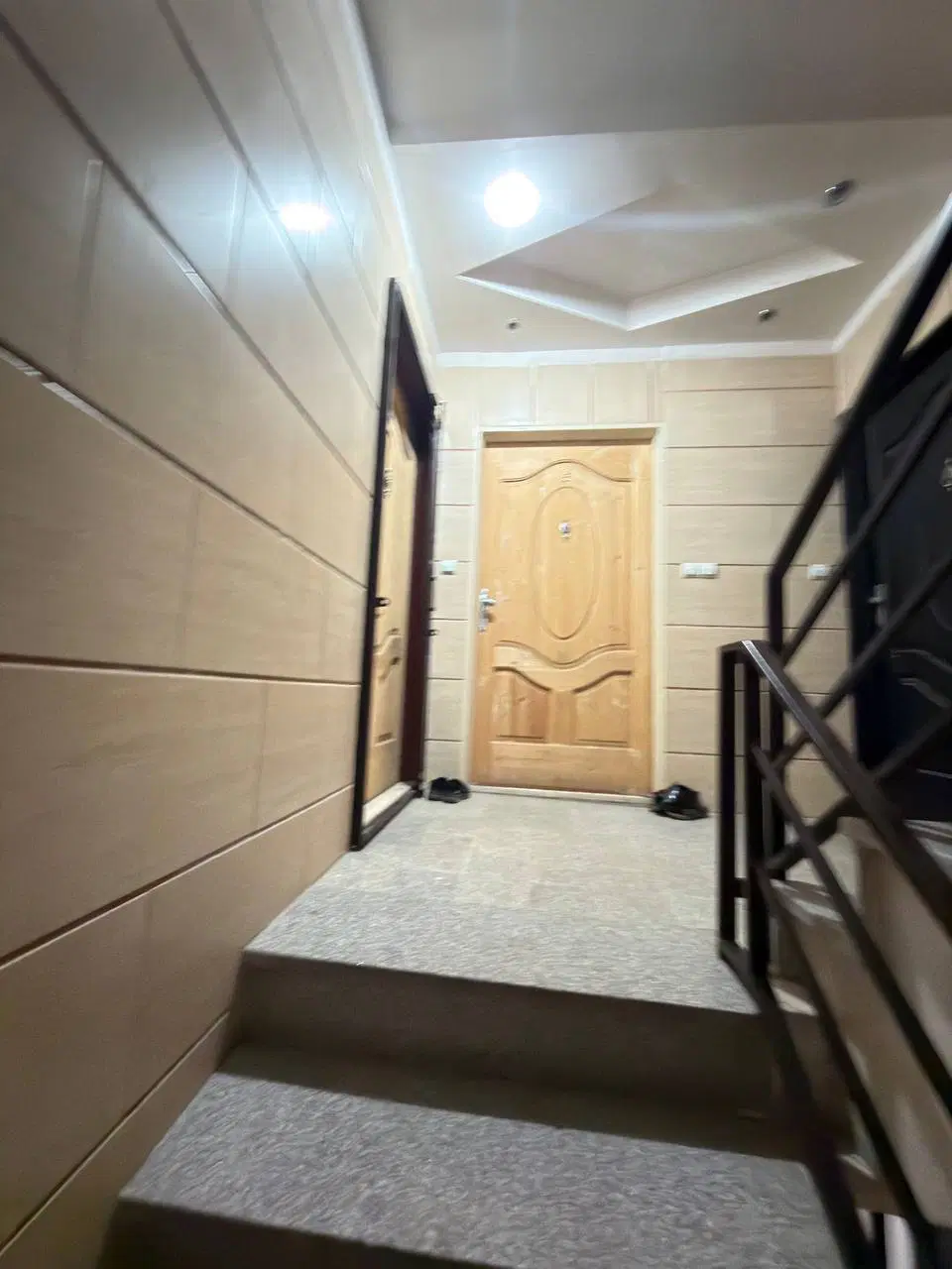 ۴۹ متر طبقه ۲ روبه نما تراورتن ۹ واحدی