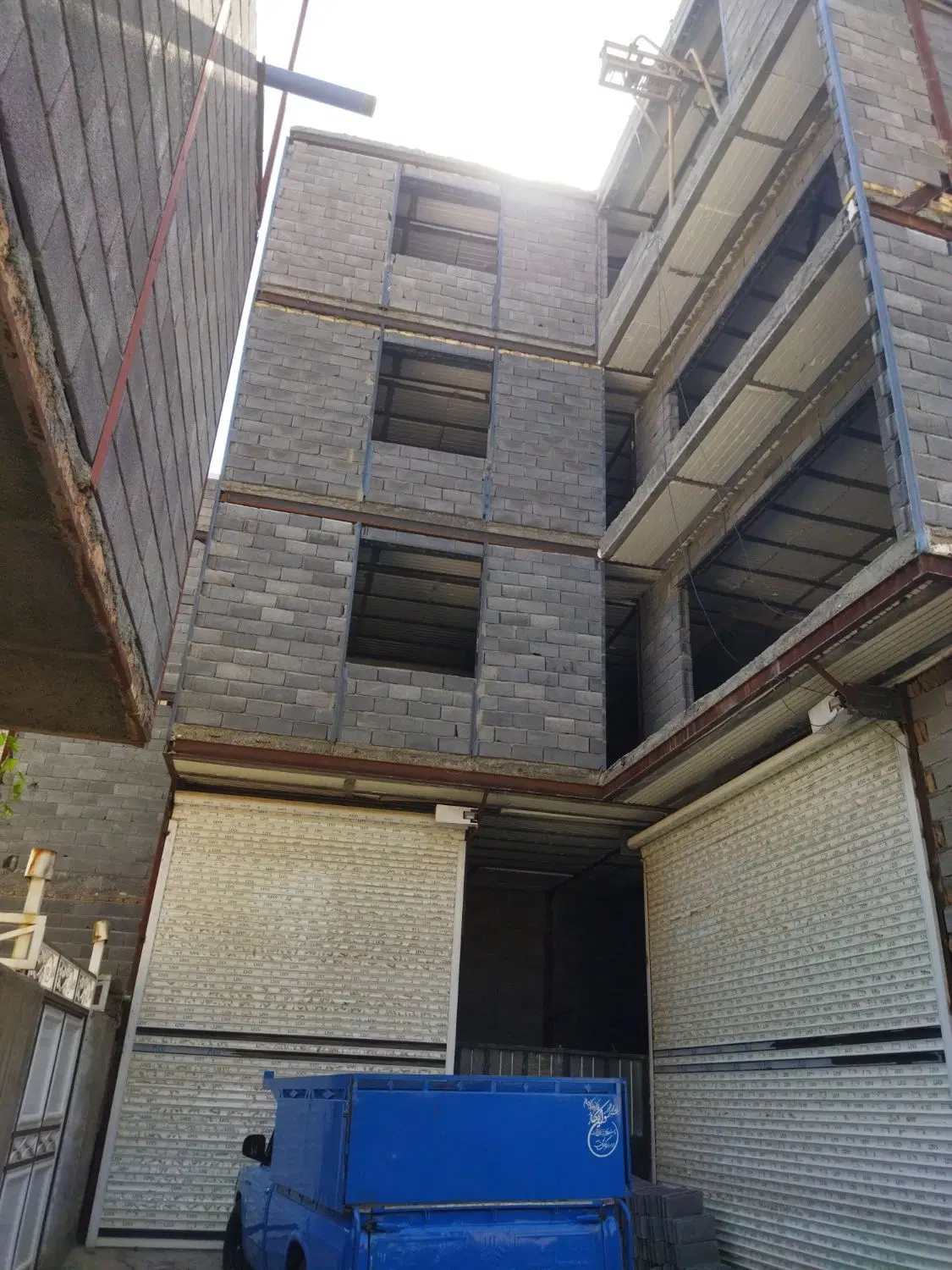 فروش ساختمان 3طبقه وپارکینگ در حسن اباد