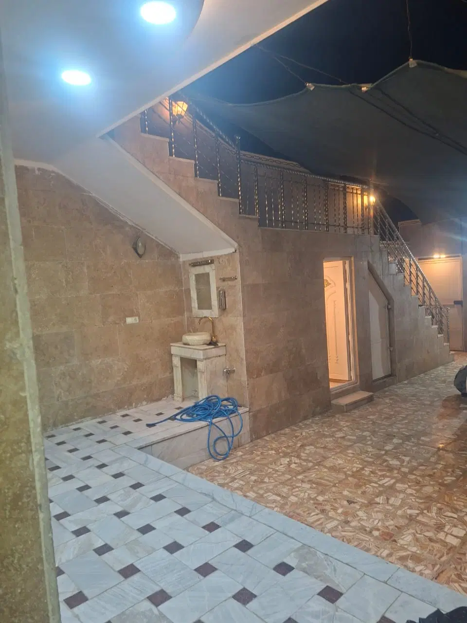 یک باب منزل