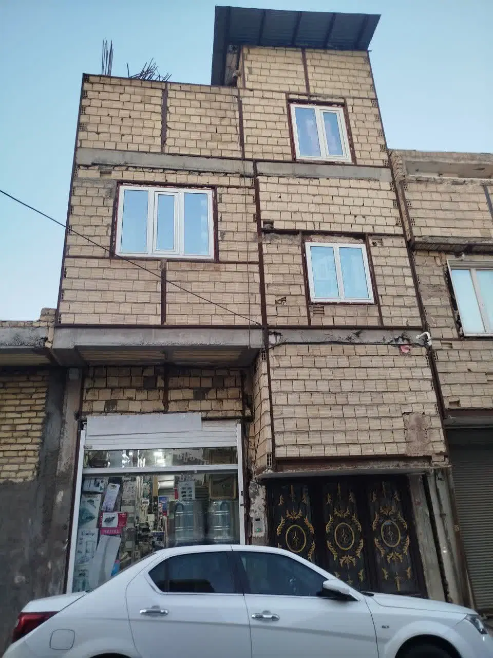 تجاری مسکونی منزل فروشی با مغازه دوکله بحر بنی فضل