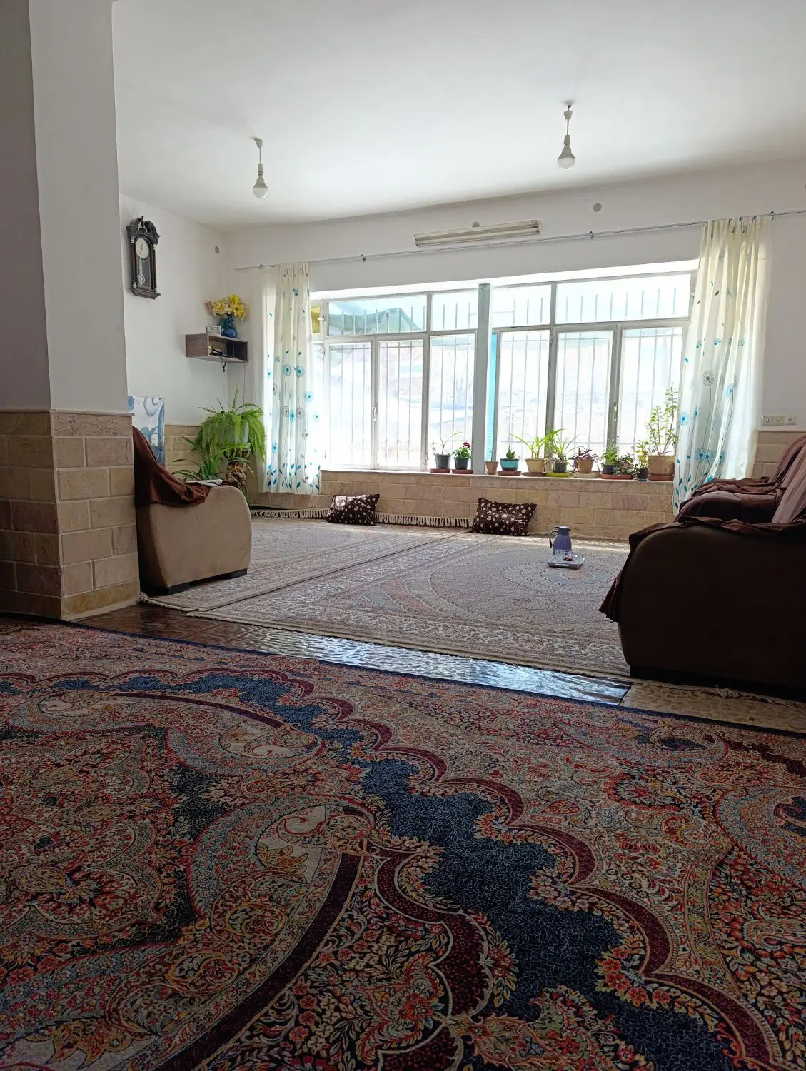 فروش ویلایی سر سه نبش بر خیابان اصلی شاکر