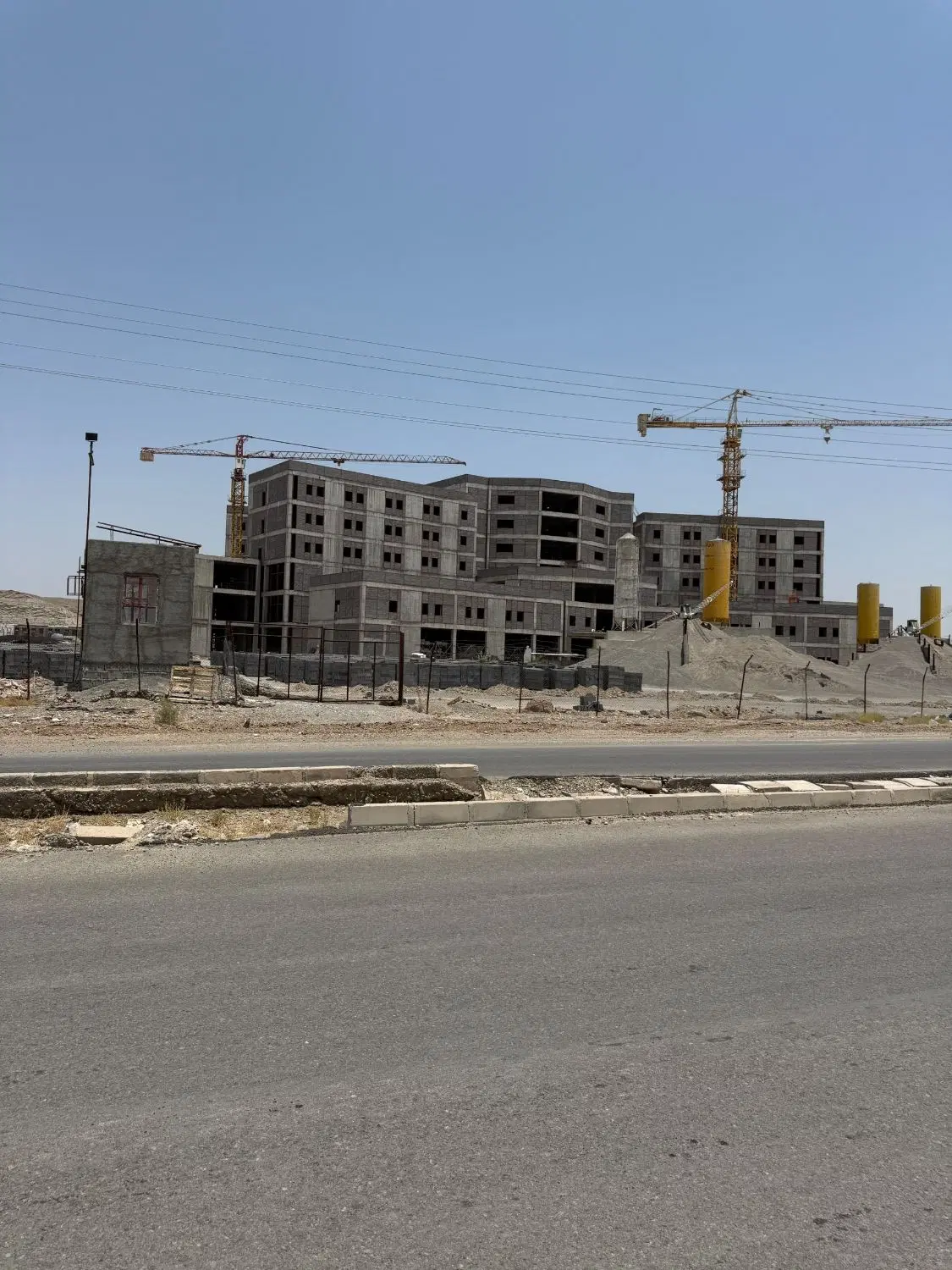 فروش زمین ۲۰۲ متری رو به روی بیمارستان
