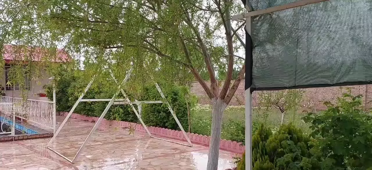 باغ ۲۰۰۰ متری با آب، استخر و درختان پربازده