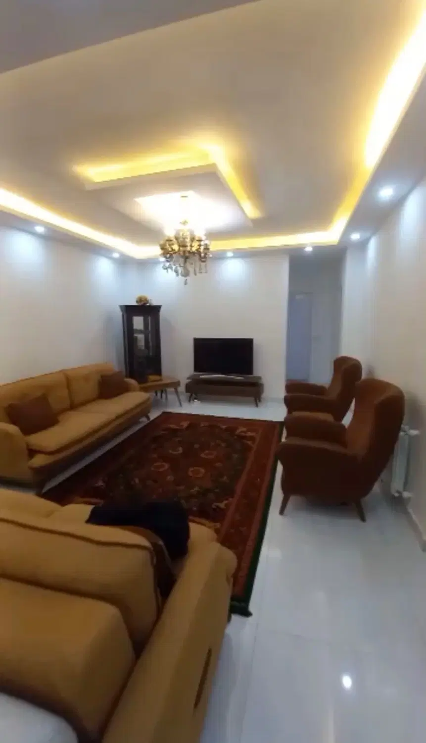 آپارتمان ۱۰۰متری خوش نقشه بر خیابان اصلی