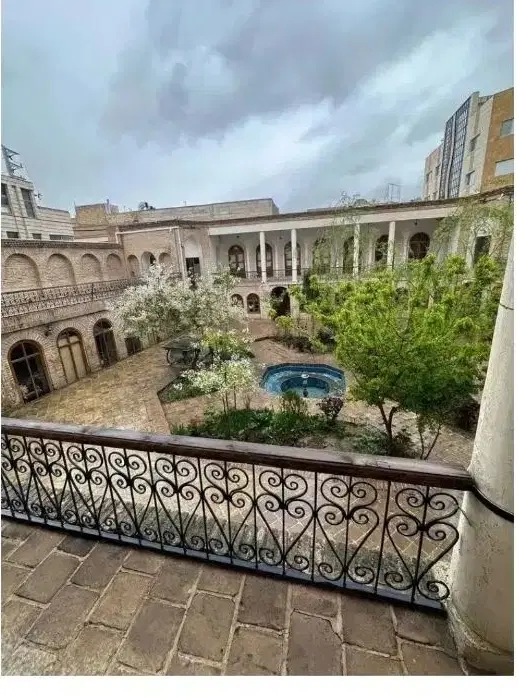 اجاره.ویلایی نوستالژی۳۰۰مترمرکزشهرخانواده بی حاشیه