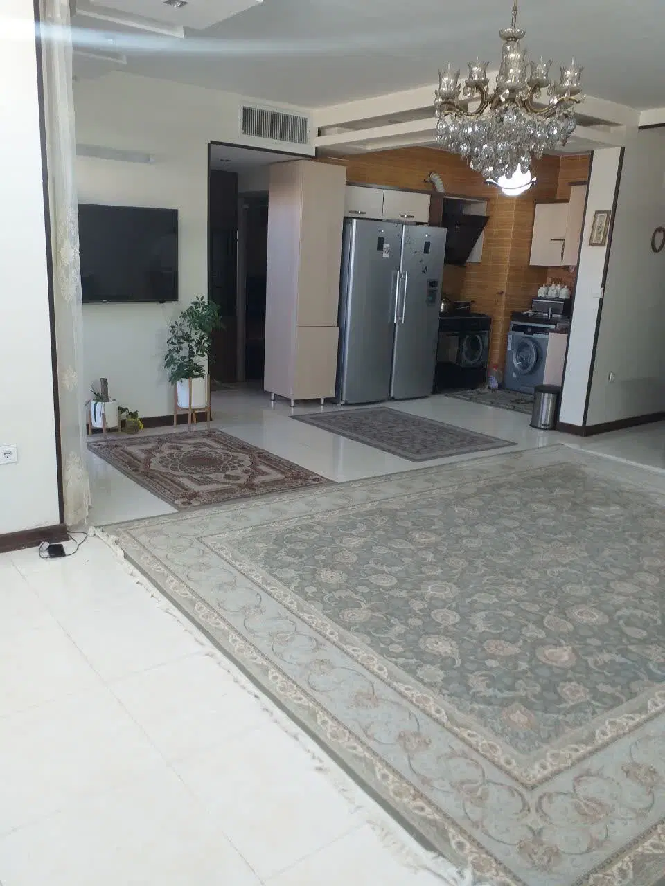 آپارتمان ۸۵متری  فول امکانات  نزدیک مترو شهدا