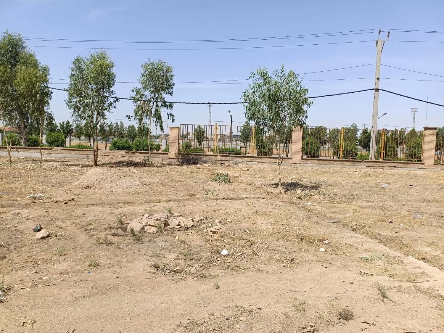 زمین در منطقه کاملا تجاری