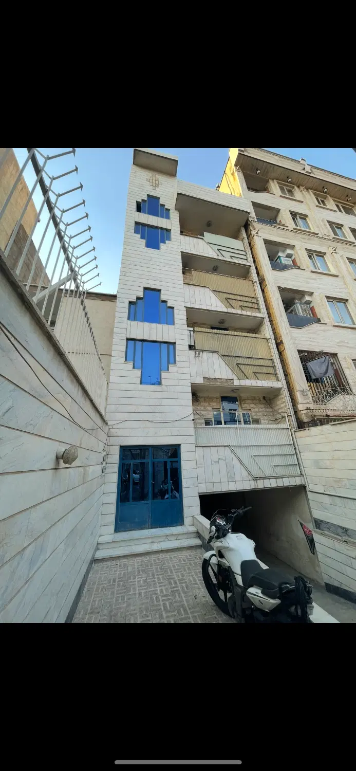 اپارتمان ۸۰ متری ۲ خواب با پارکینگ و تراس